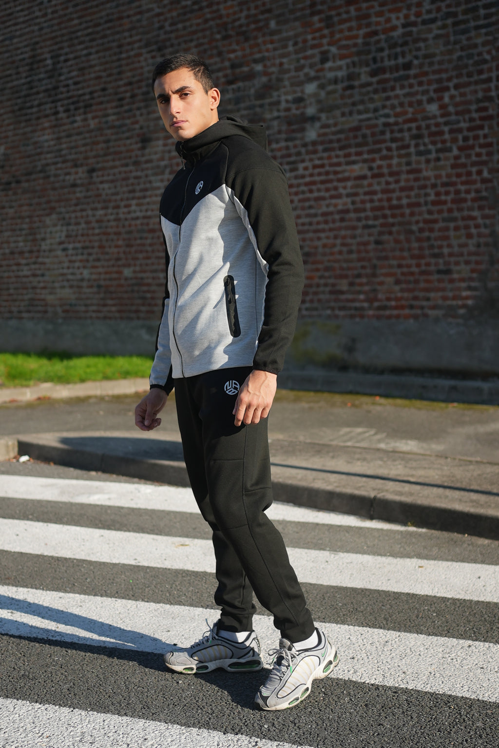 Tech Noir et Gris