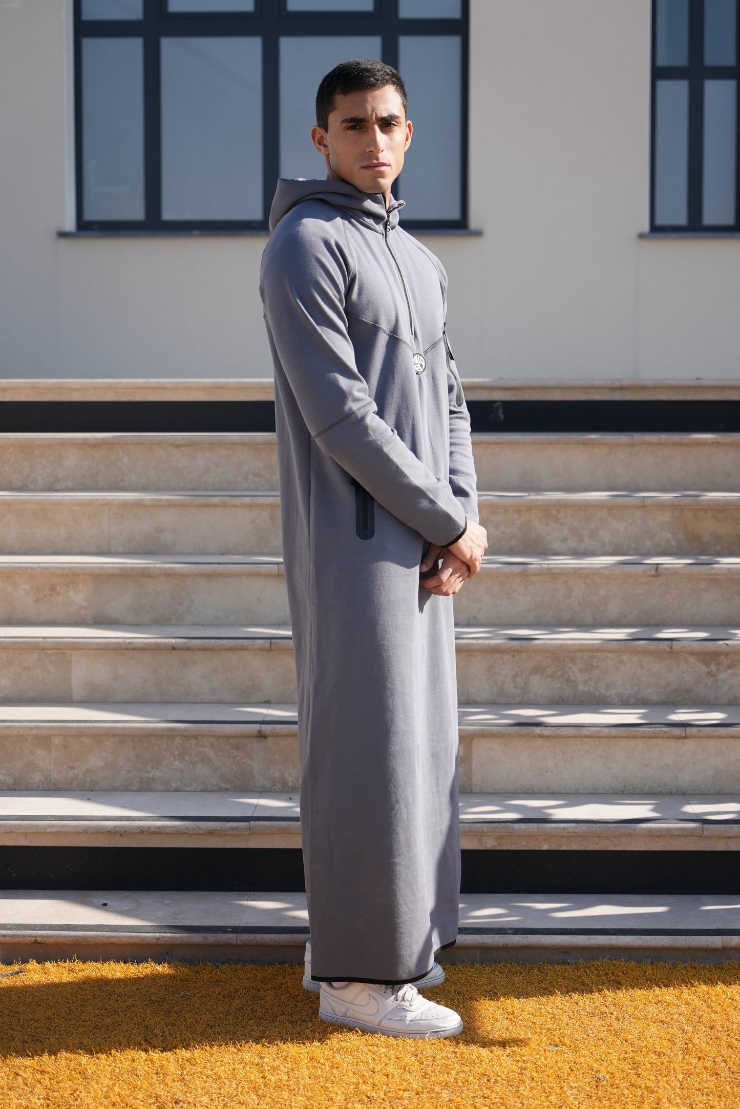 Qamis Sportwear Gris Fumé