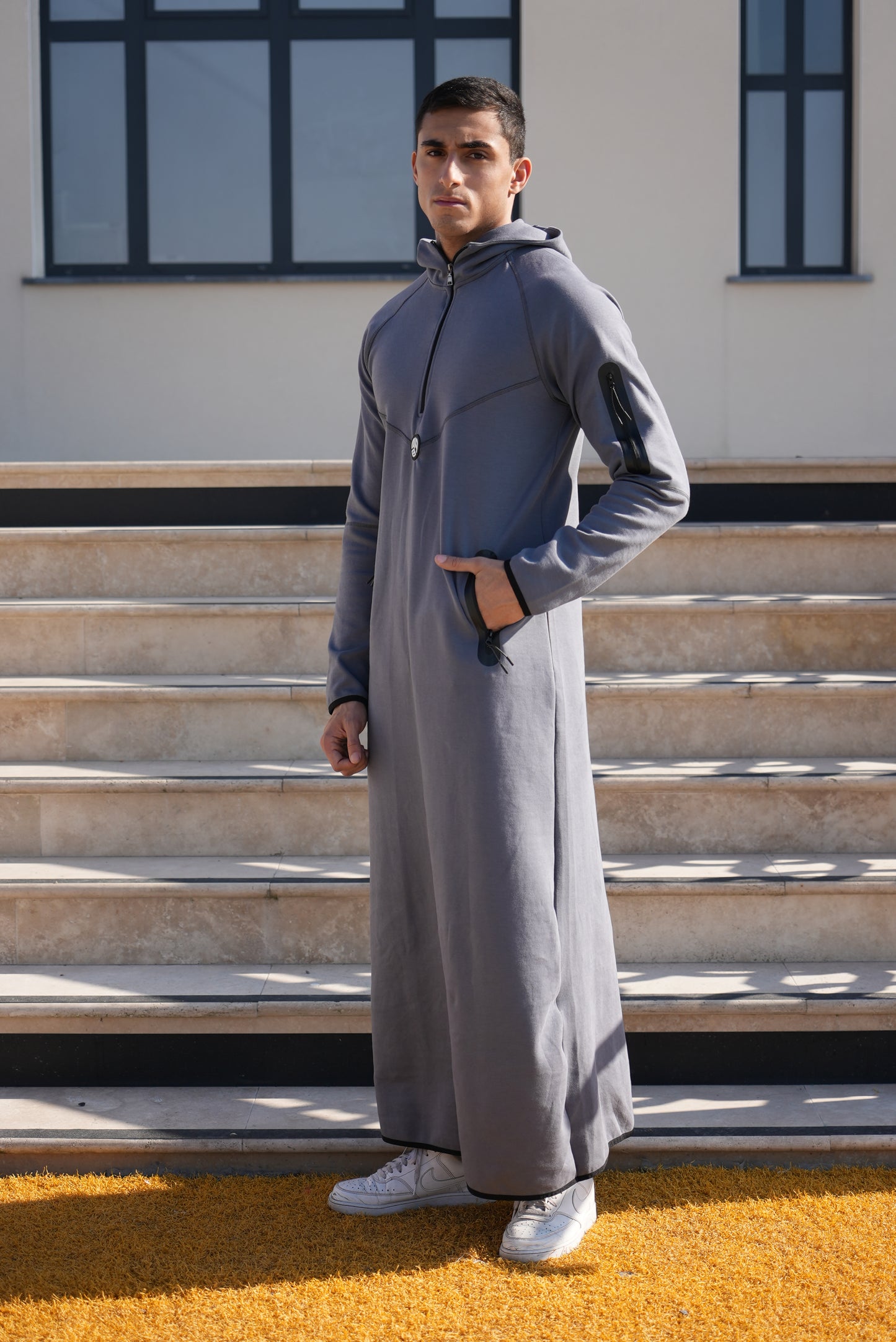 Qamis Sportwear Gris Fumé